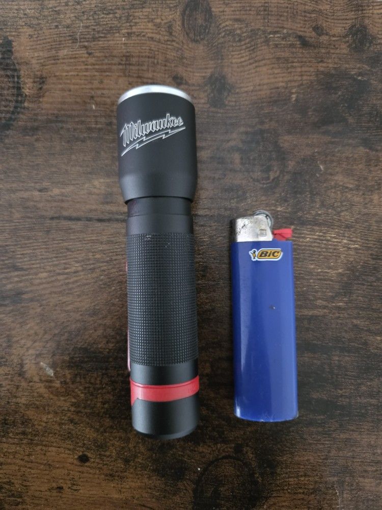 Milwaukee Flashlight 
