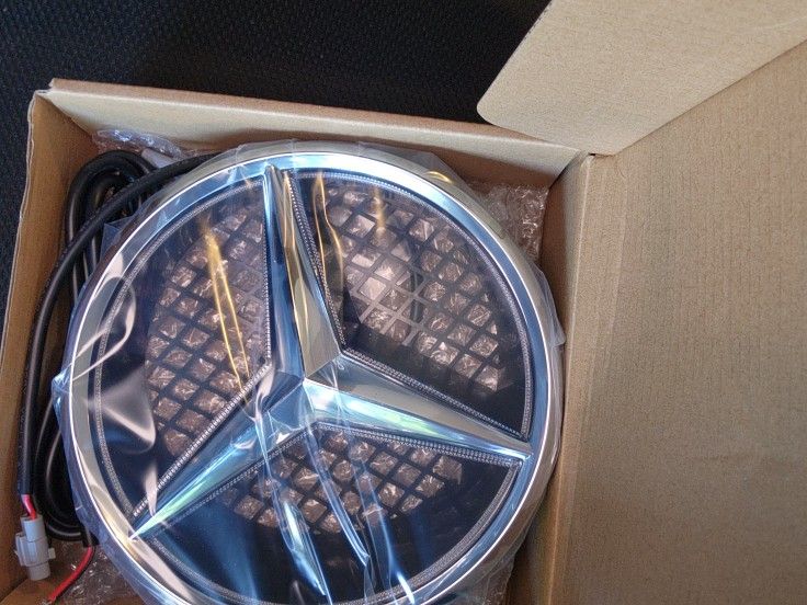 Mercedes-Benz Front Grille Badge Emblem
