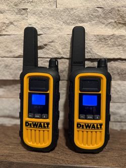 Pair 2x DEWALT IP-67 2 Watt Heavy Duty Walkie Talkie Lot Rugged Water Resistant