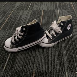 Size 8 Toddler Converse 