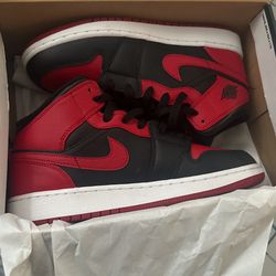 Jordan 1 Mid