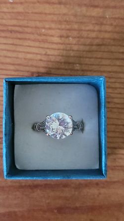 Beautiful White Sapphire & Silver ring - sz 7