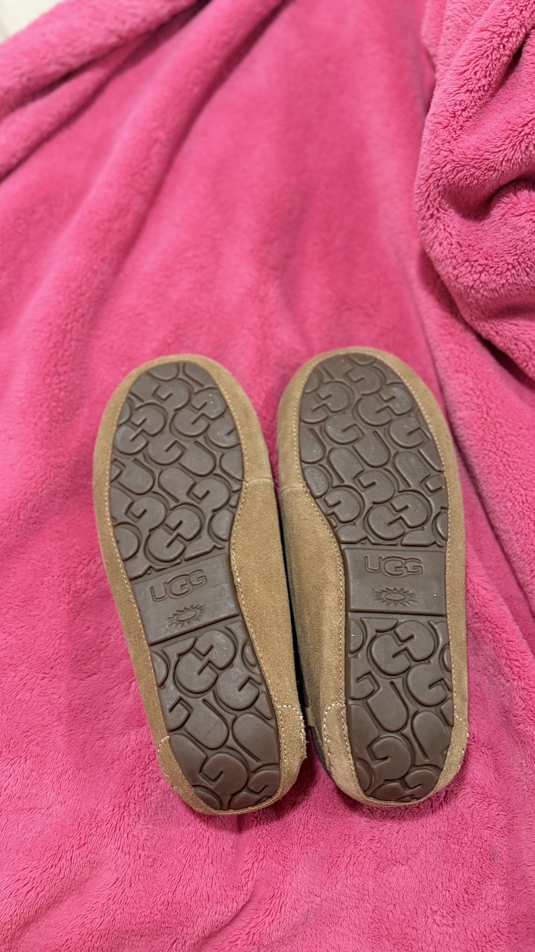 UGG MOCCASSIN