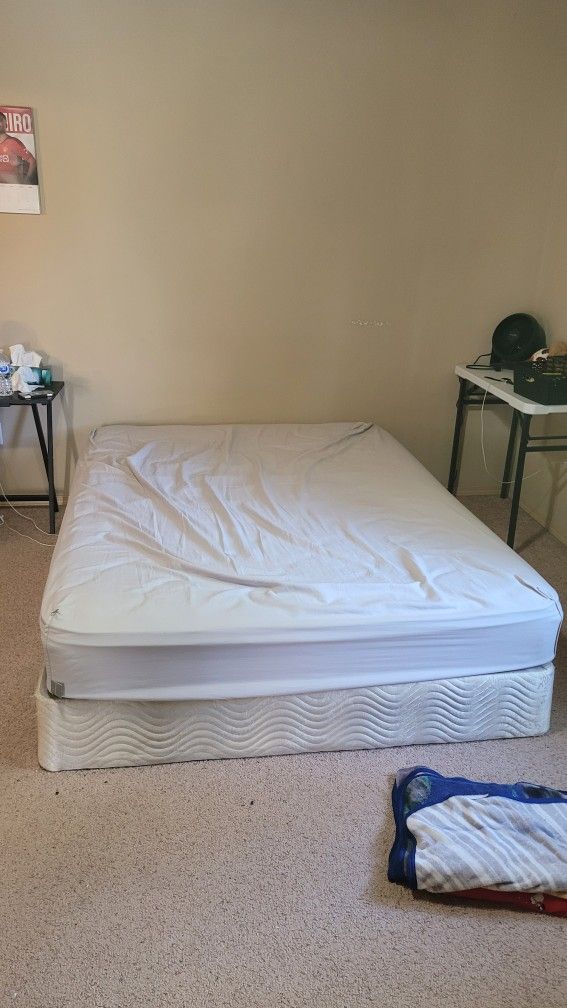 Queen mattress and bed spring 