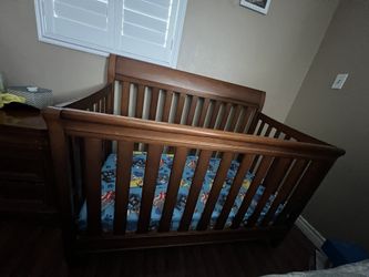 Delta Children Crib -