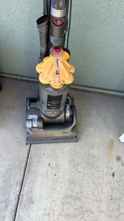 Dyson vacuum cleaner don’t know if it works or not. I just have to be blown out $50 pick it up.