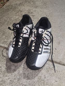 Adidas  tennis shoes  size. 9 men like new