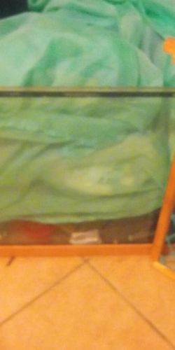 Corner fish tank