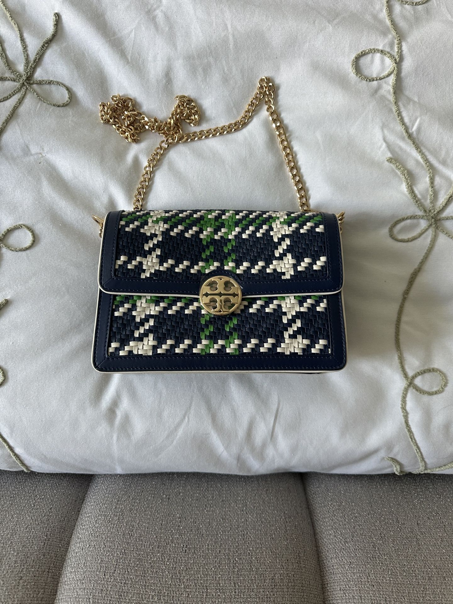 Tory Burch Elegant Woven Crossbody Bag with Chain Strap