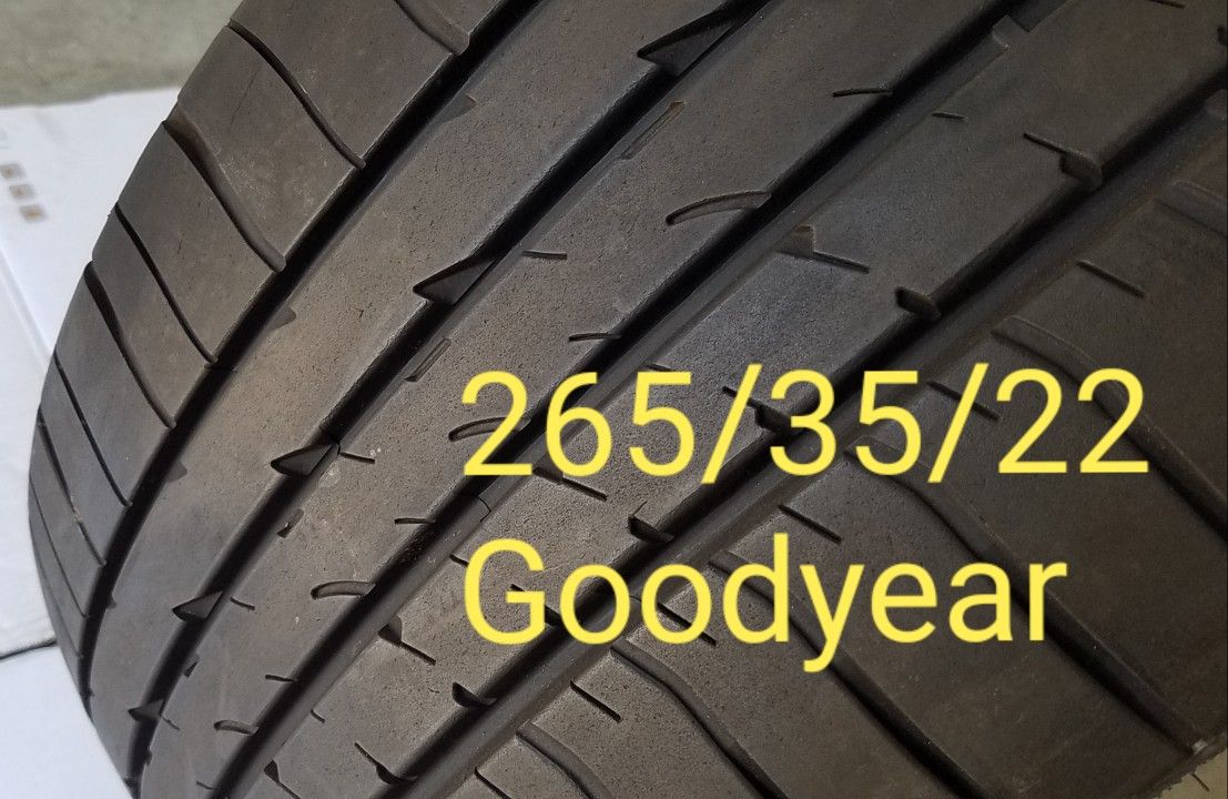 1x Tire 265/35/22 Goodyear