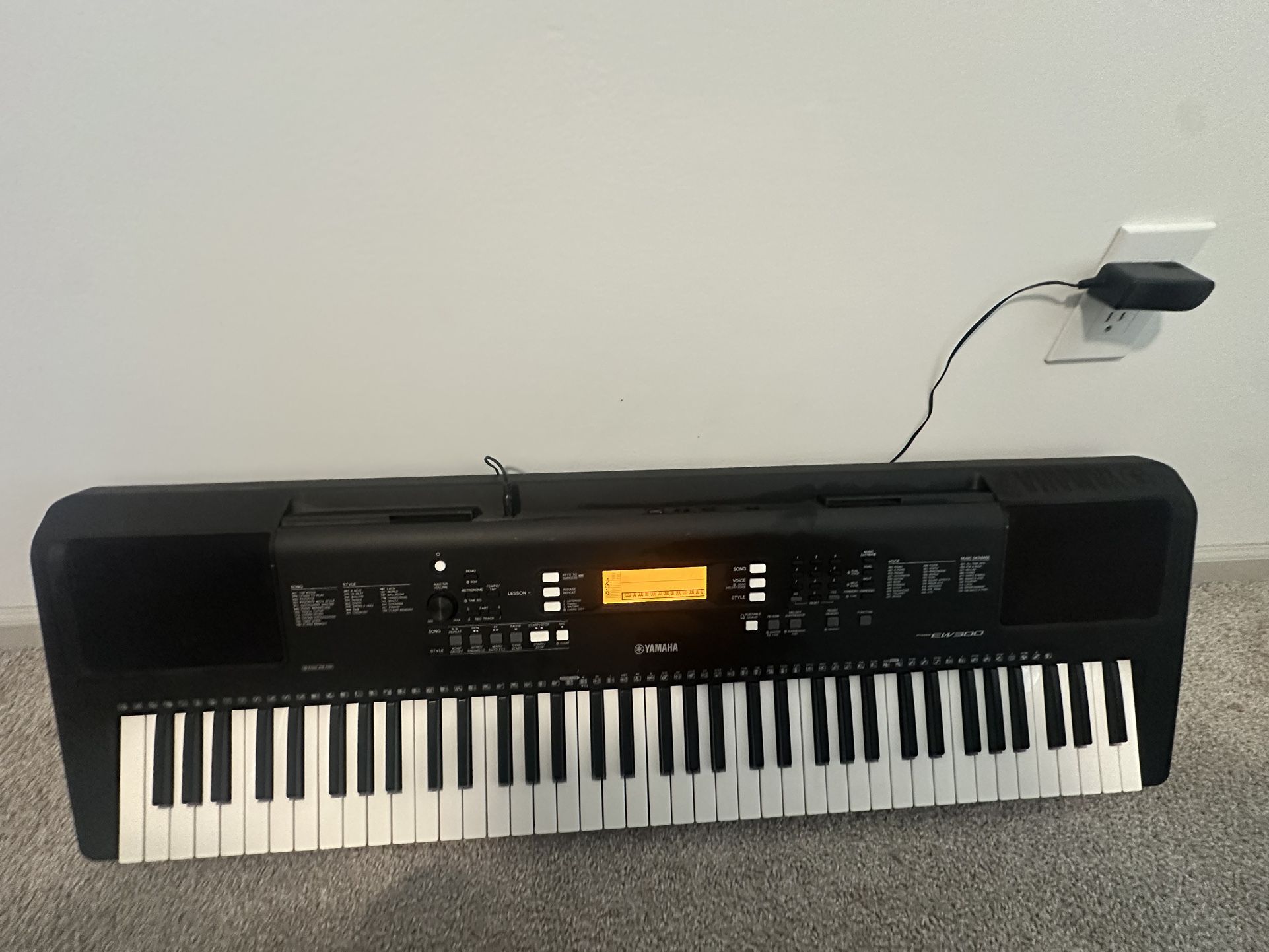 Yamaha PSR-EW300 76-Key Keyboard – Excellent Condition w/ Power Adapter