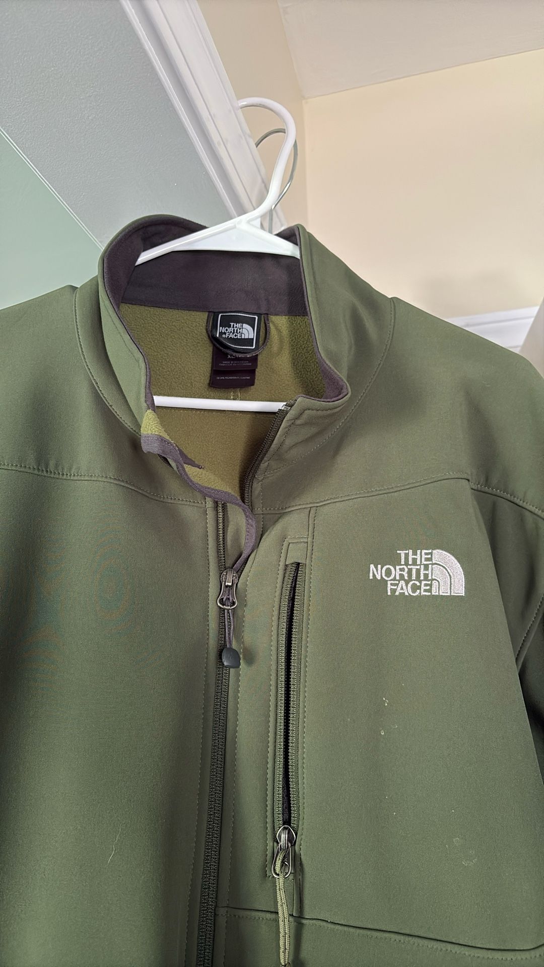 Men’s Northface green jacket