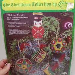 Holiday Delights Paragon Needle Craft Kit Set Of 5 Christmas Tree Ornaments (Read Description) 