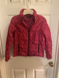 Under Armour pink kids youth Jacket Size large In my opinion fits a 8-10 year old (Sz youth large