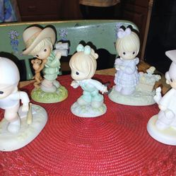 25 Precious Moments Collectibles 