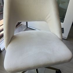 IMPRESSIONS VANITY - HELLO KITTY VANITY SWIVEL CHAIR