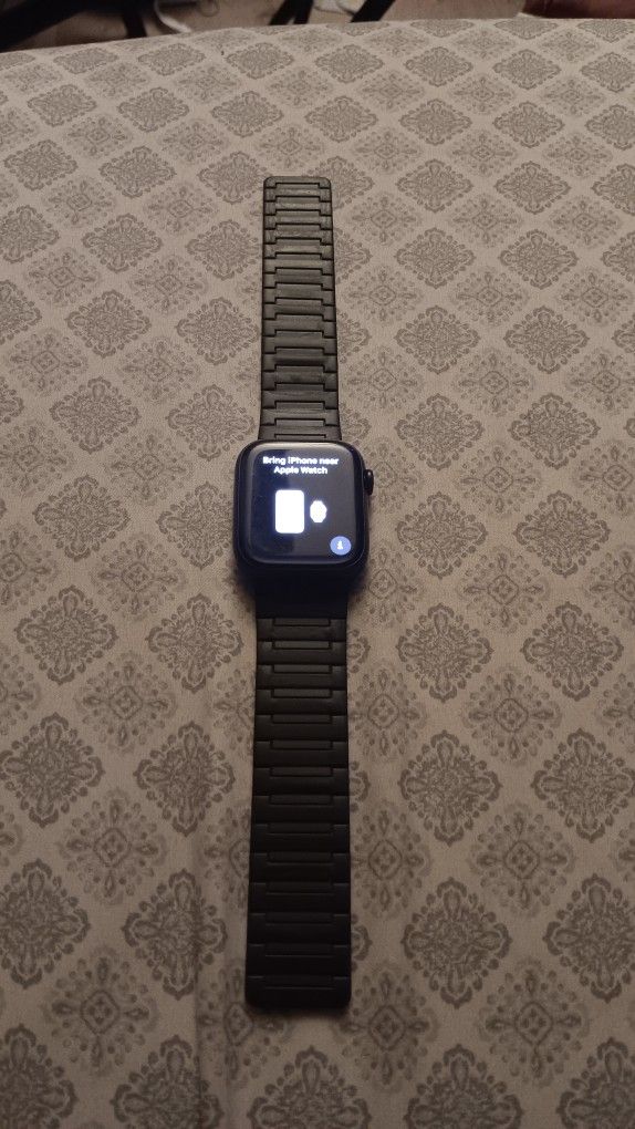 Apple Iwatch Series 7 45mm WiFi GPS Bluetooth 