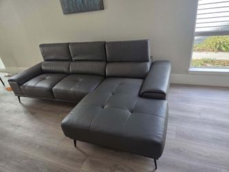 New Leather Sectional Couch with Chaise! Free Delivery 🚚!