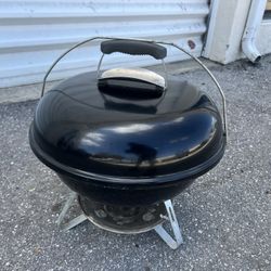 Weber 23 in. Jumbo Joe Charcoal Tailgate Cookout BBQ Barbecue Grill Black with Cover! In good condition! Missing top vent. Retails $89.99