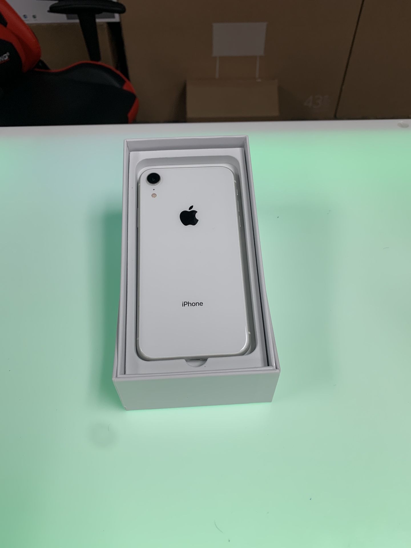 iPhone XR 64GB White Fully Unlocked