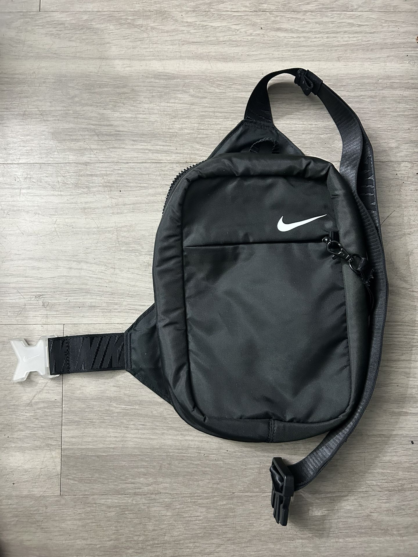 Nike Cross Body Bag Essentials