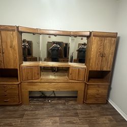 $450 Priced To Sell! Vintage Michael Howard Furniture Golden Oak Bedroom Set