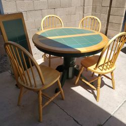 Great Table And 4 Chairs Also A Leaf