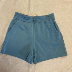 Lululemon Women's Softstreme High-Rise Shorts Size 4