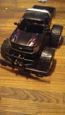 9.6v rc car needs battery and remote 10$