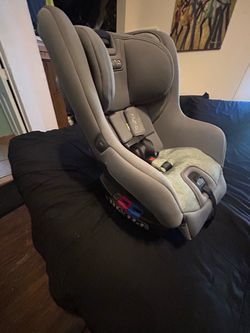 Nuna car seat/ new