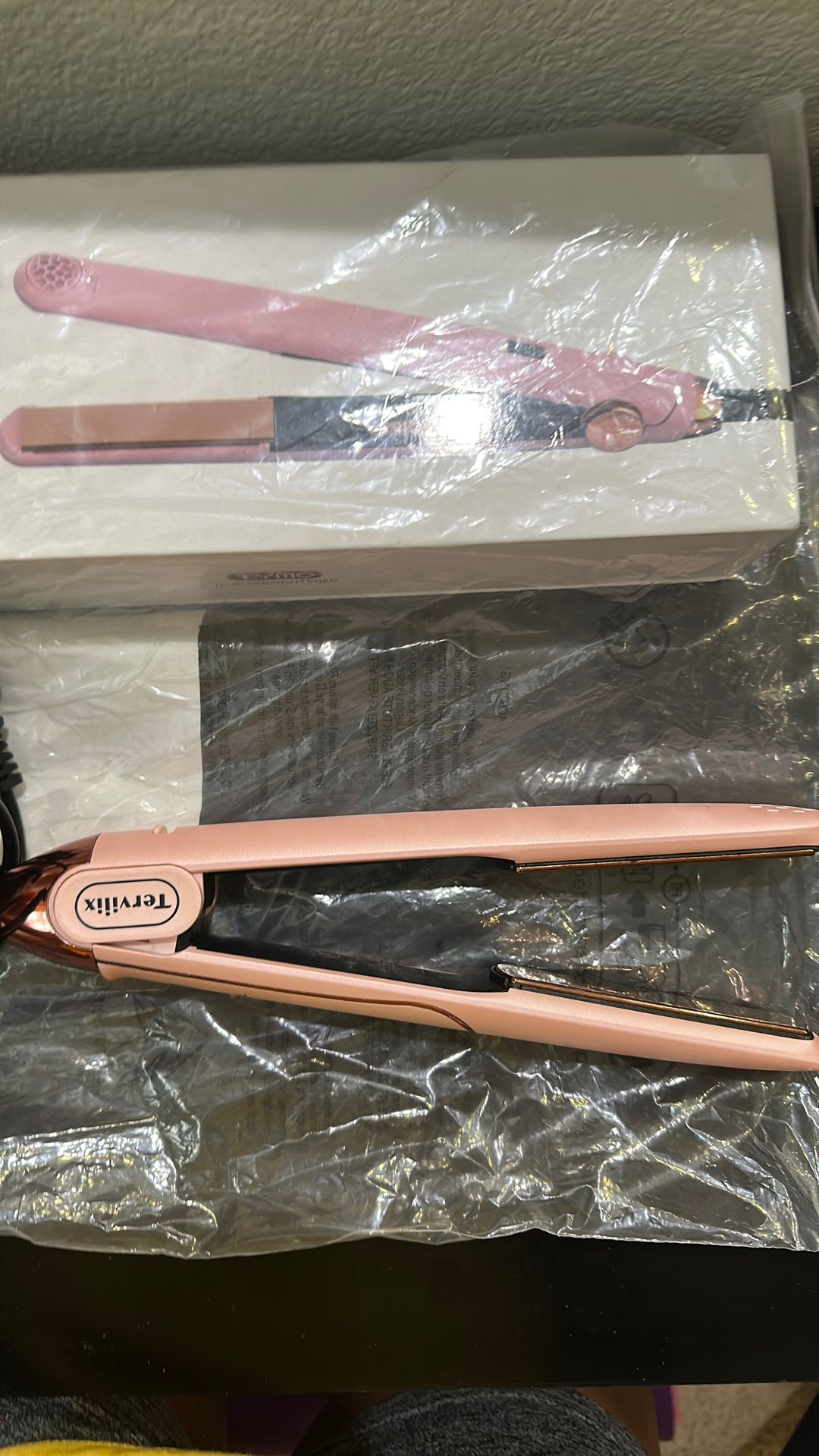 Pink Hair Straightener & Protective Sleeves  | TYMO brand I TERVIIIX brand 