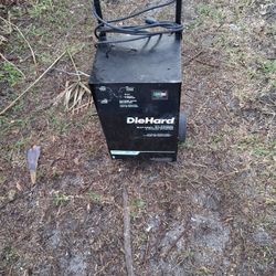 DieHard 2-in-1 12V Manual Wheeled 6A Battery Charger and 200A Engine Starter: 4