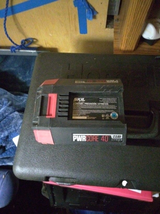 Skill Pwrcore 40 V 2.5ah 100wh Model B Y8705-00 Lithium Battery And Charger