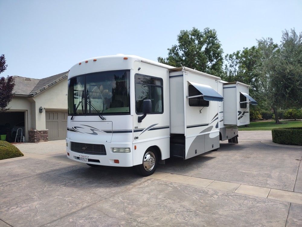 2005 Winnebago Sightseer 29m