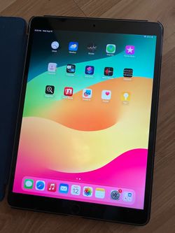 Apple iPad Pro 10.5" - 256GB - Wi-Fi + Cellular (Unlocked) w/ Case