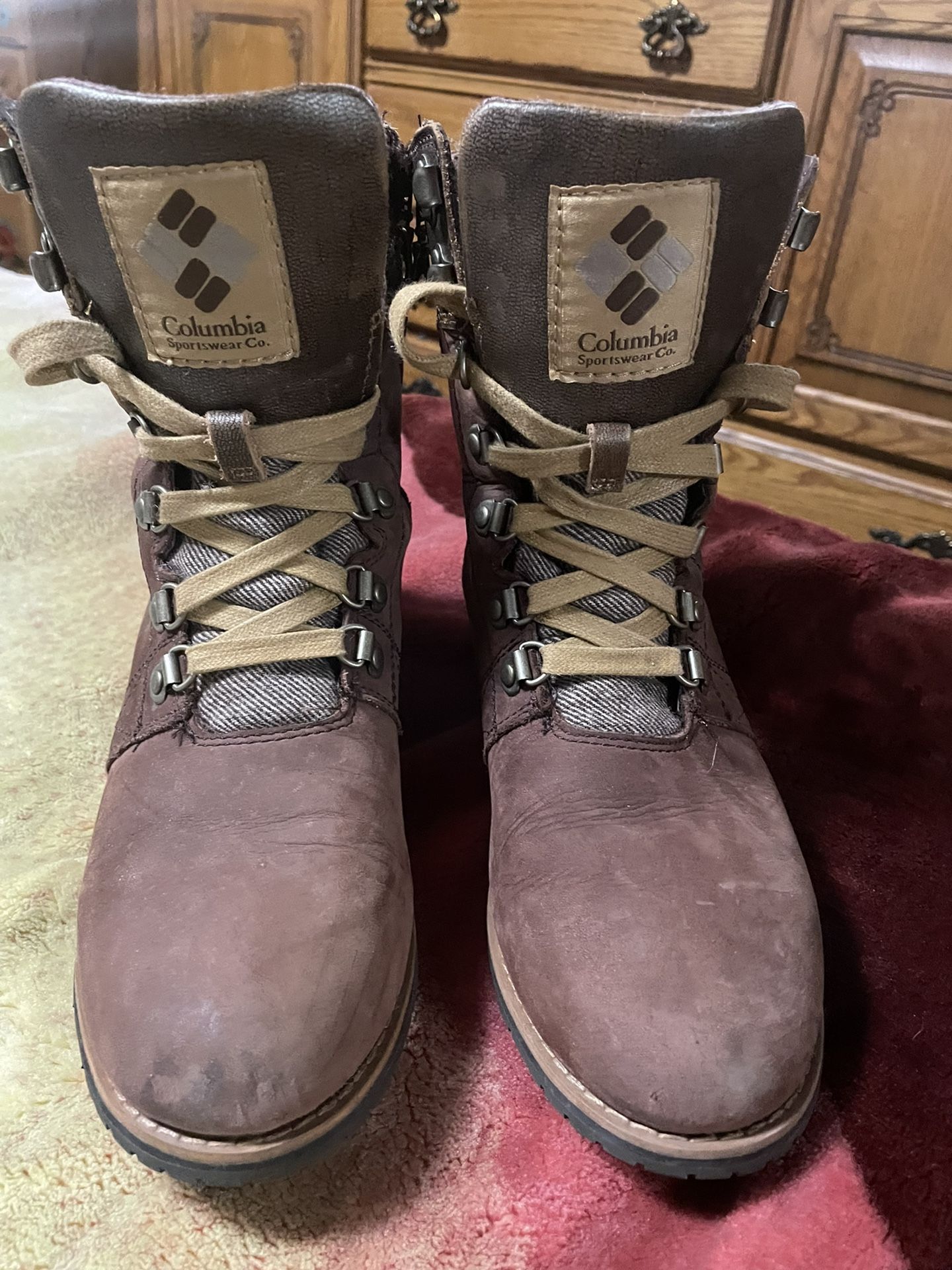 Columbia Womens Boots Size 8.5