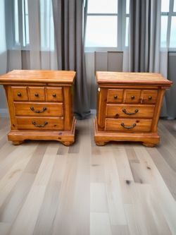 2 SOLID WOOD NIGHTSTANDS