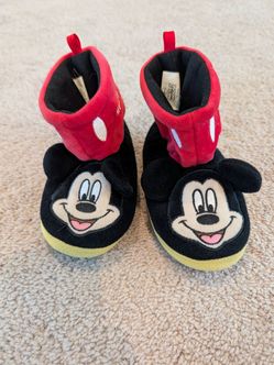 Size 9/10 toddler Mickey mouse slippers