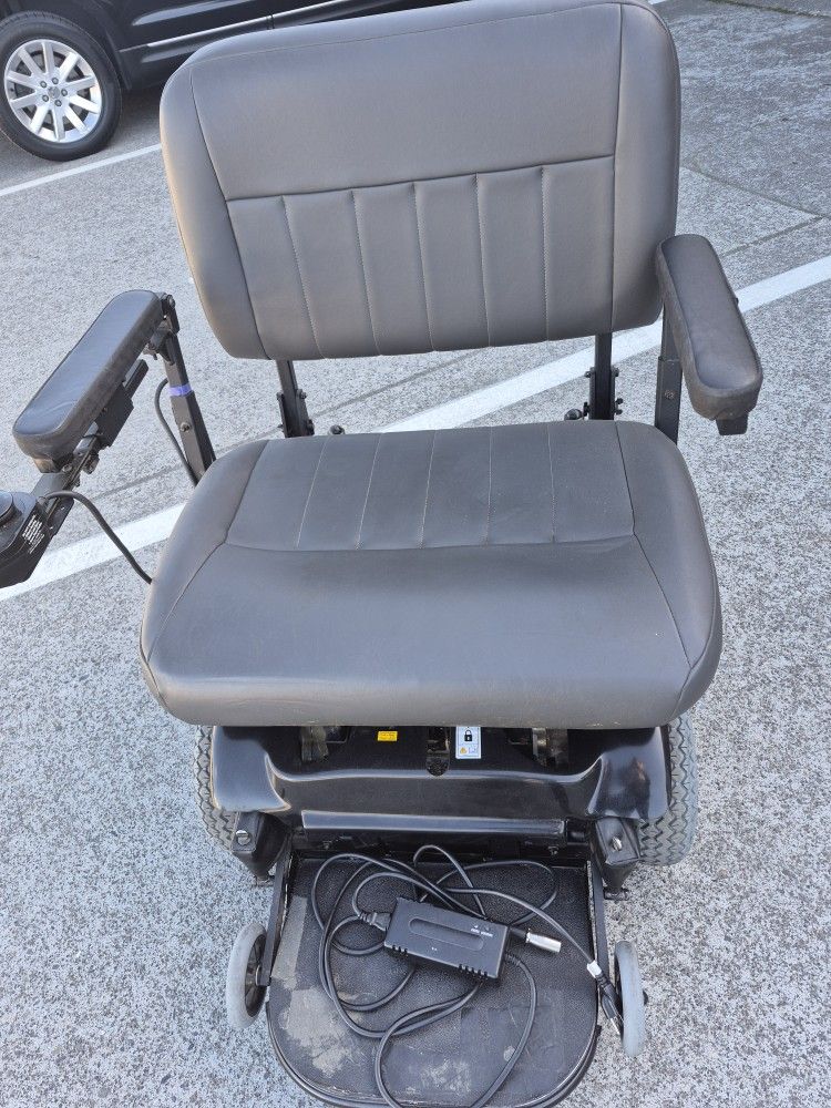 Electric Wheelchair. Wide Seat. New Batterys