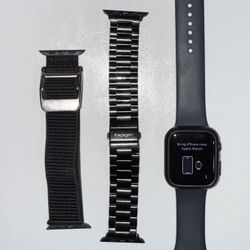 Apple Watch SE W/ Accessories 