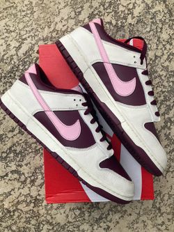 Brand new never worn men’s Nike dunk low. Valentine’s Day.