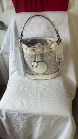 Bucket handbag by Classic Fashion