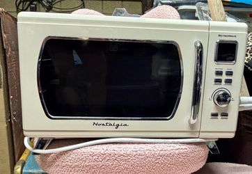 Nostalgia RetroWave Countertop Microwave