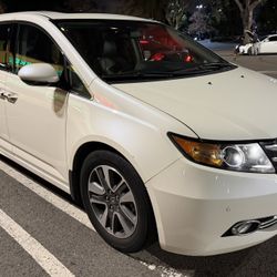 2016 Honda OdysseyTouring Elite Minivan