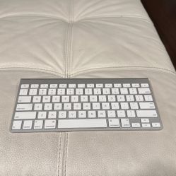 Apple A1314 Bluetooth Keyboard 