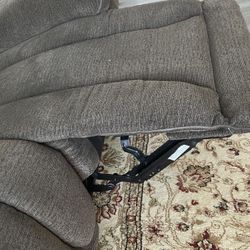Jordan’s Manual Reclining Couch 