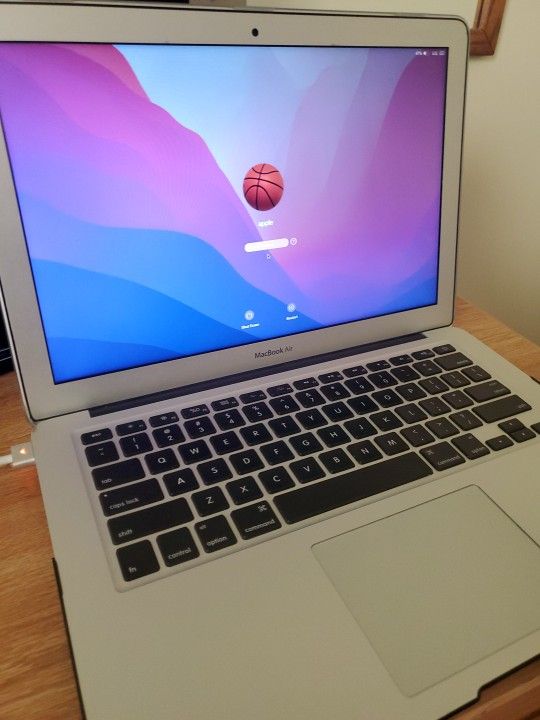 2015 Apple MacBook Air 13 inch / Dual Core i5/ 8GB / 256GB SSD MacOS Monterey