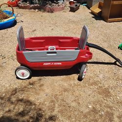 Kids Deluxe Radio Flyer Wagon