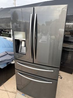 Refrigerator Samsung Perfect condition (ICE Maker doesn’t work )