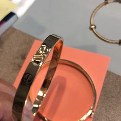 14 Kt Cartier Design Cuff Bracelet With Screw Clasp 